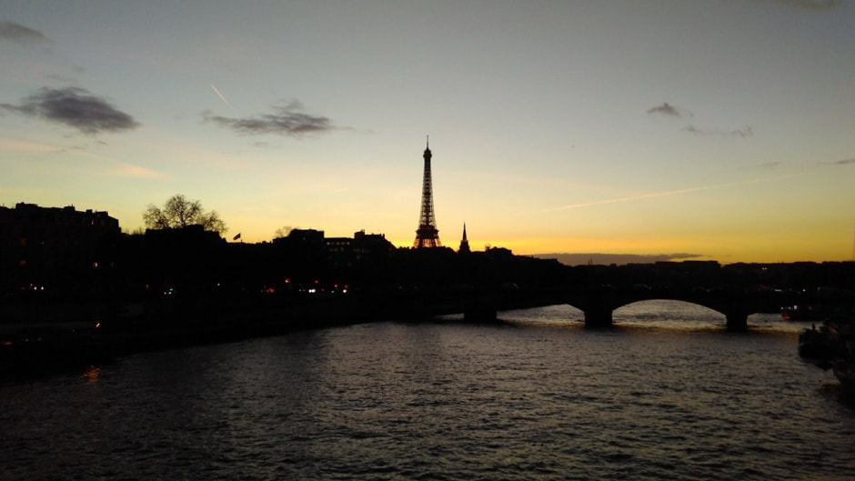 Эйфелева башня Париж