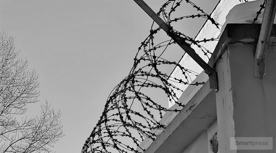 колючая-проволока-тюрьма-арест-сизо-2.jpg