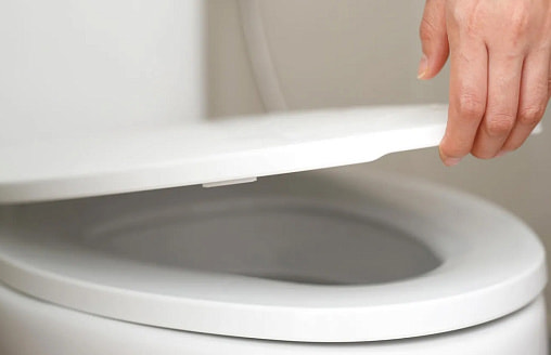 Самое грязное в общественных туалетах – это не сиденье унитаза