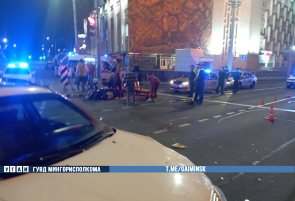 В Минске Volkswagen не уступил дорогу байкеру на Honda. Травмирован мотоциклист и его пассажирка.jpg