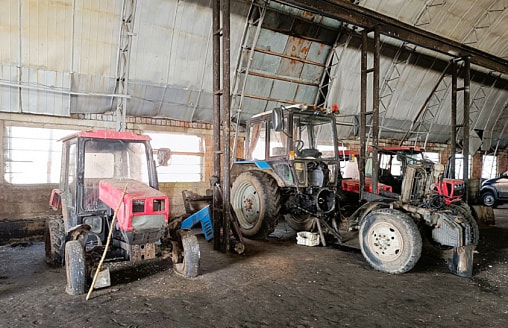 Механизаторов нет, тракторы неисправны: нарушения во время посевной нашли на Витебщине