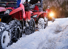 Грозит штрафом. В Минсельхозпроде объяснили, почему нельзя дрифтовать на заснеженных полях