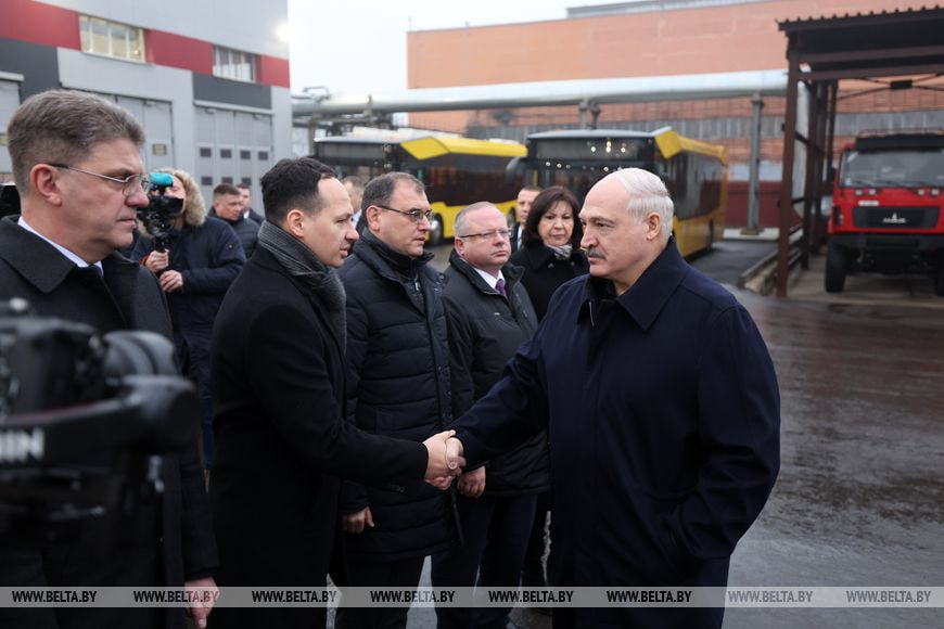 Лукашенко на МАЗе.jpg