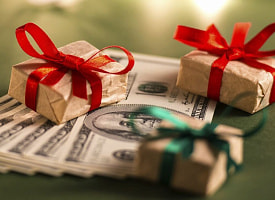 Сувениры для делегаций – не доход. МНС разъяснило, когда подарки и призы не облагаются подоходным налогом