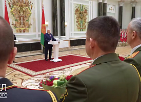 “Все люди в погонах будут проверены”. Лукашенко анонсировал экзамен для силовиков