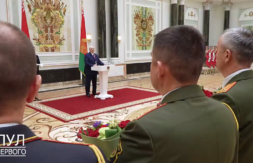 “Все люди в погонах будут проверены”. Лукашенко анонсировал экзамен для силовиков