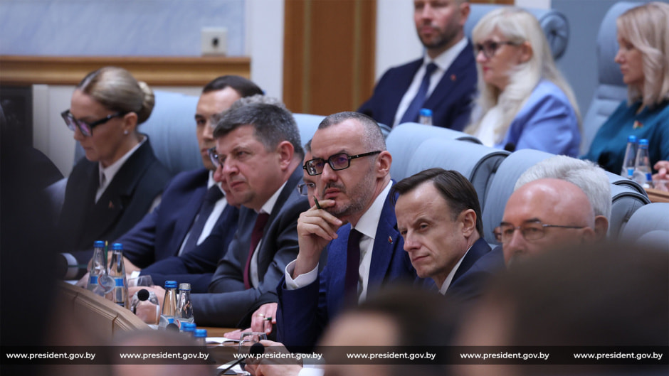 банкиры сидят