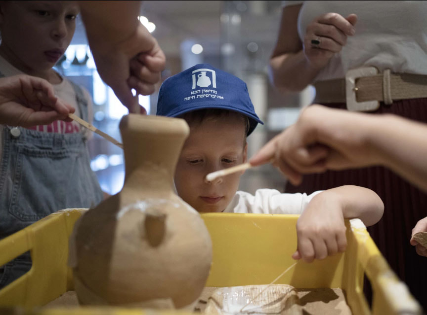 Мальчик вернулся в музей.jpg