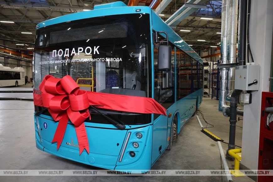 Автобус в подарок Лукашенко.jpg