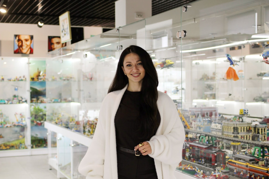 1-Надежда Соловьева основательница музея Lego Las Legas.jpg