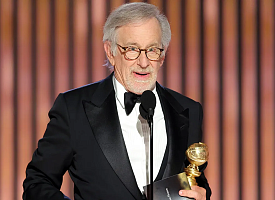 Буланова, Шакира, Спилберг, Де Ниро. 10 знаменитостей, которые вернулись к учебе во взрослом возрасте