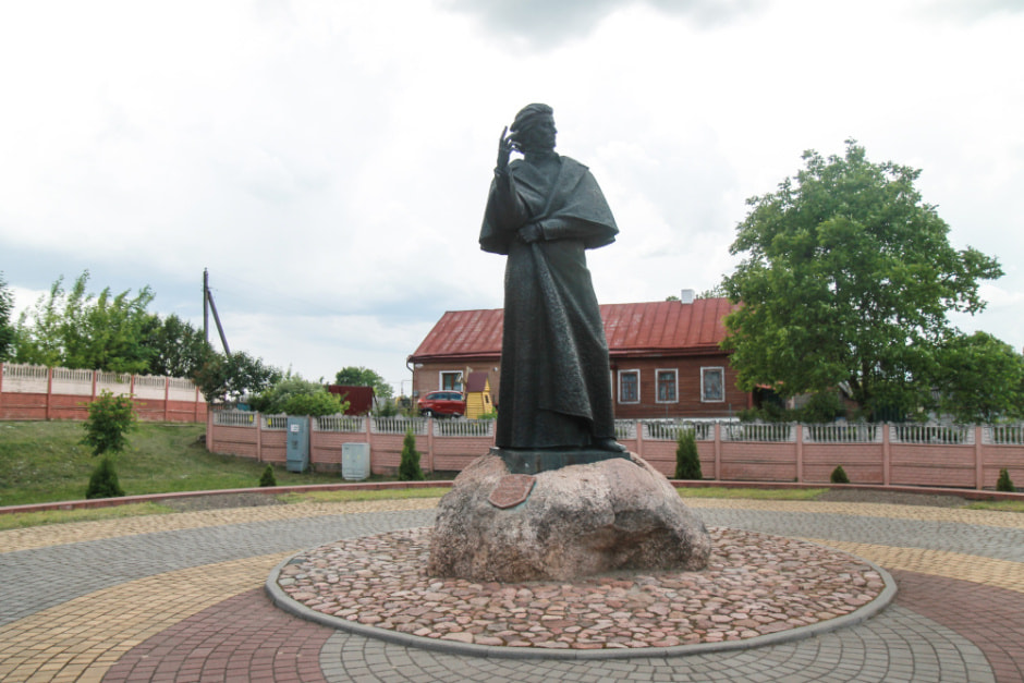 Помнік_Адаму_Міцкевічу_ў_Навагрудку.jpg