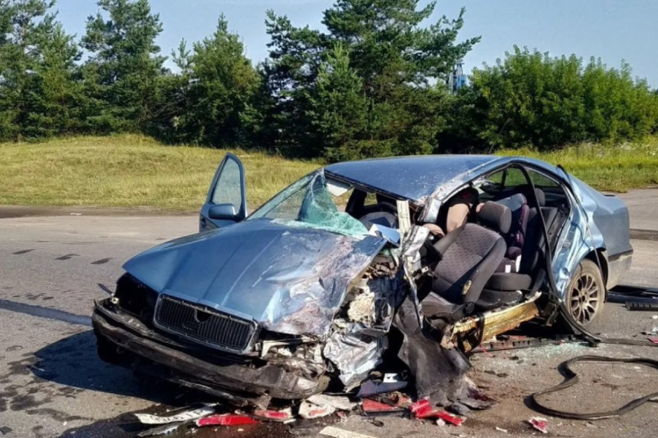 На въезде в Бобруйск Skoda влетела в фуру MAN — водитель легковушки то ли заснул, то ли стало плохо (1).png