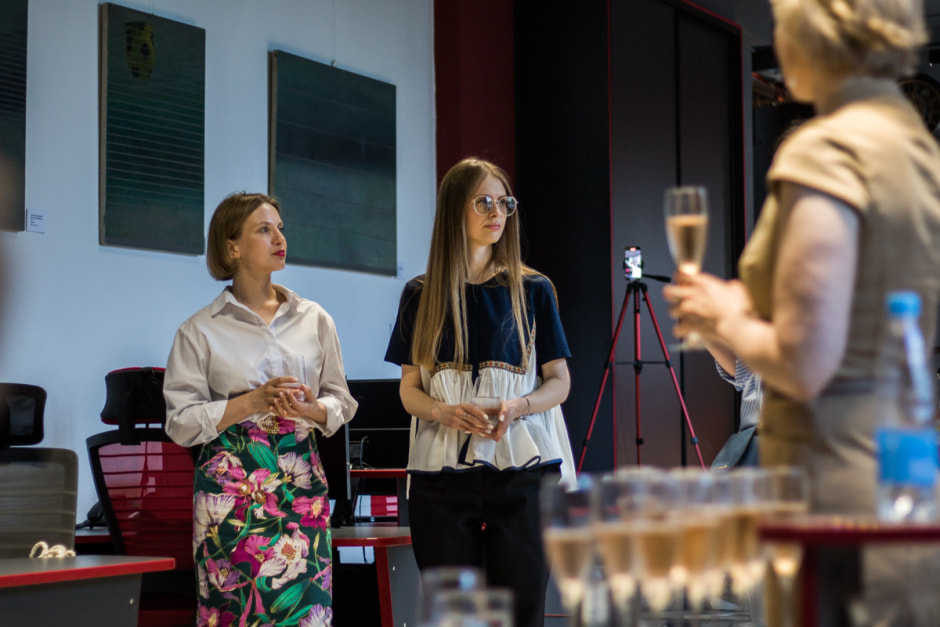 Руководитель группы по связям с общественностью компании МТС Мария Позняк и пресс-секретарь компании МТС Мария Павловская2.jpg