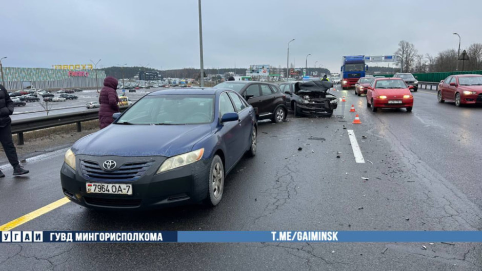 МКАД дтп 3 машины.jpg