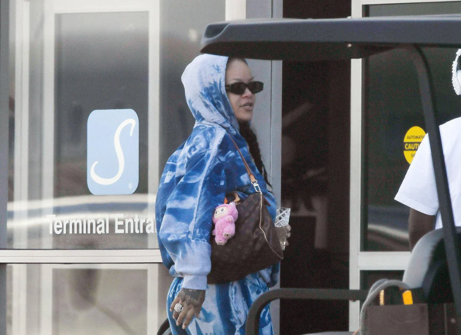 Рианна с лабубу