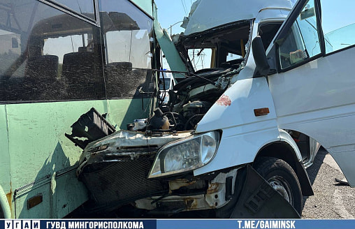 Транспорт всмятку, люди в больнице. В Минске маршрутка врезалась в троллейбус