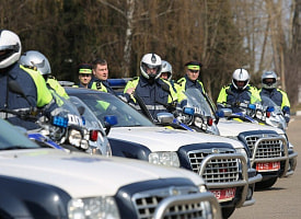 Со “Стрелой”, беспилотниками и штрафами. По всей Беларуси ГАИ пересела на гражданские машины для 4-дневных рейдов