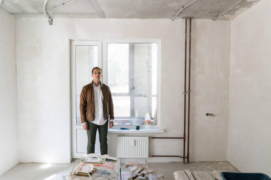 человек в новой квартире