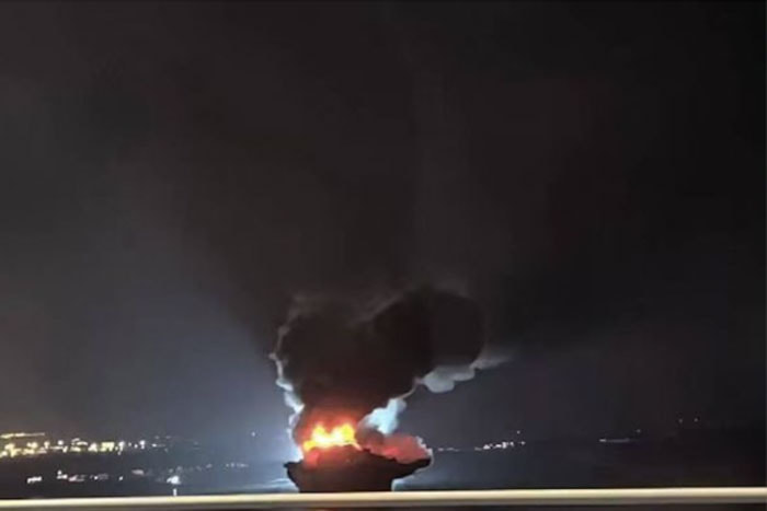 pozhar_avianosets.jpg pozhar_avianosets.jpg