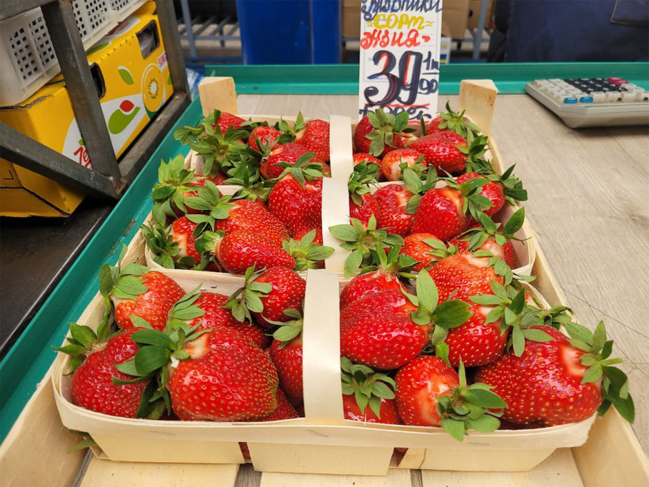 клубника на комаровке2.jpg