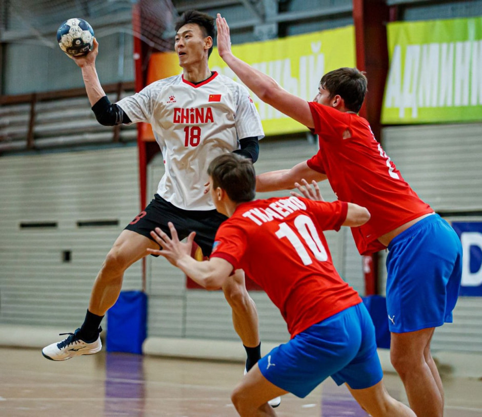 Аисты из Китая гандбол 8.jpg Аисты из Китая гандбол 8.jpg