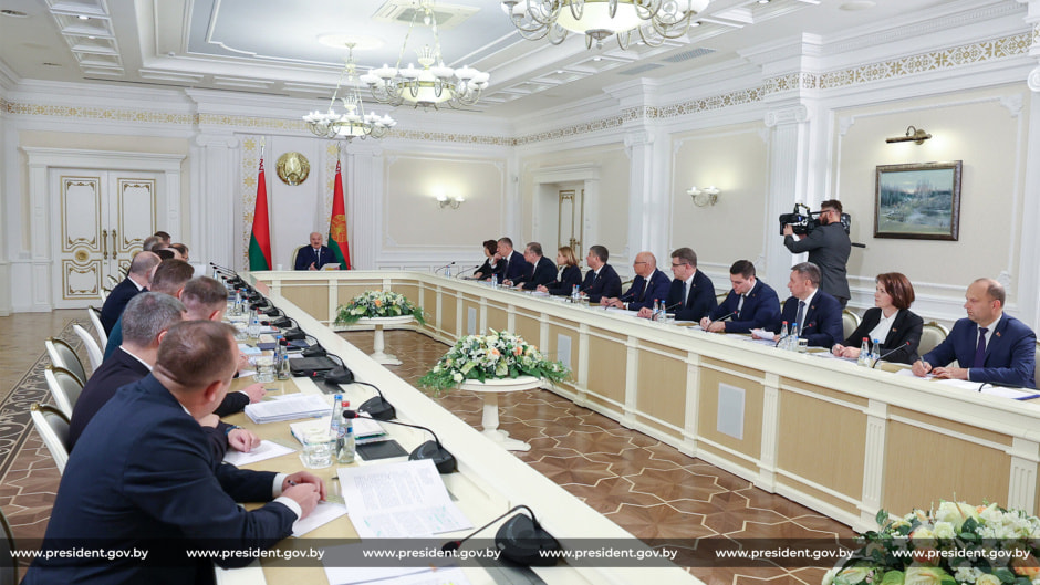 Лукашенко и Совмин Лукашенко и Совмин