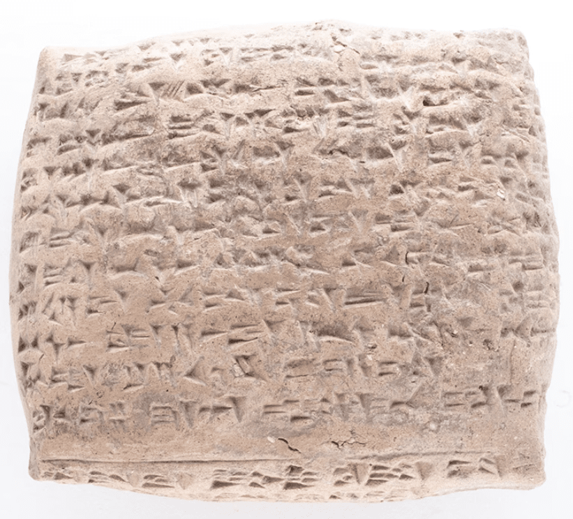 Клинописная табличка с описанием ритуалов гадания по птицам, обнаруженная в Самухе. фото Серхат Зафер