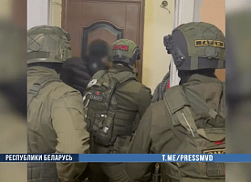 Конфликт на улице закончился поджогом авто в Мачулищах — подозреваемого задержал ОМОН