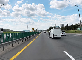 Водитель Tesla перестроился на МКАД – получил 450 рублей штрафа и лишился прав