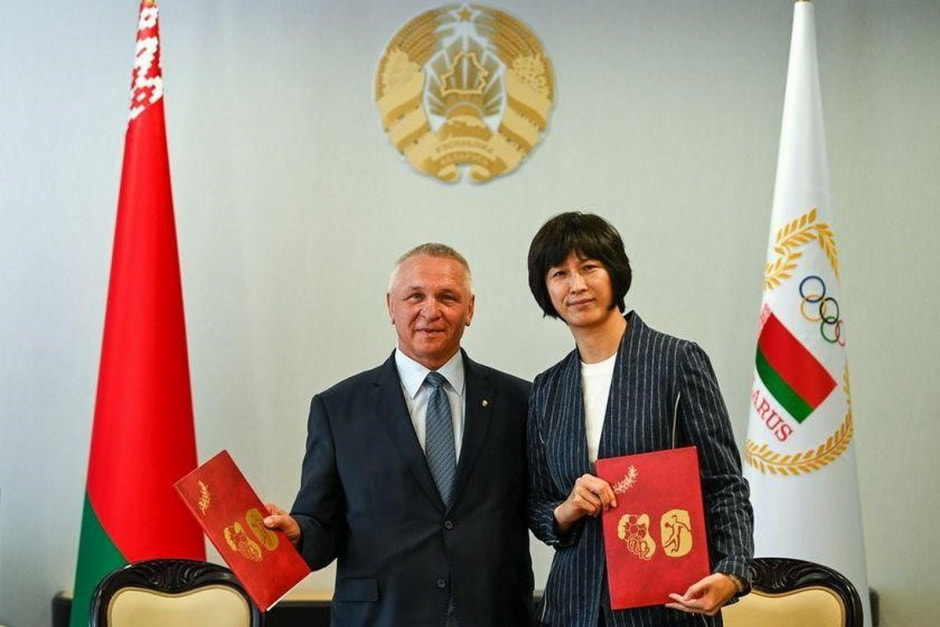 Аисты из Китая гандбол 2.jpg Аисты из Китая гандбол 2.jpg