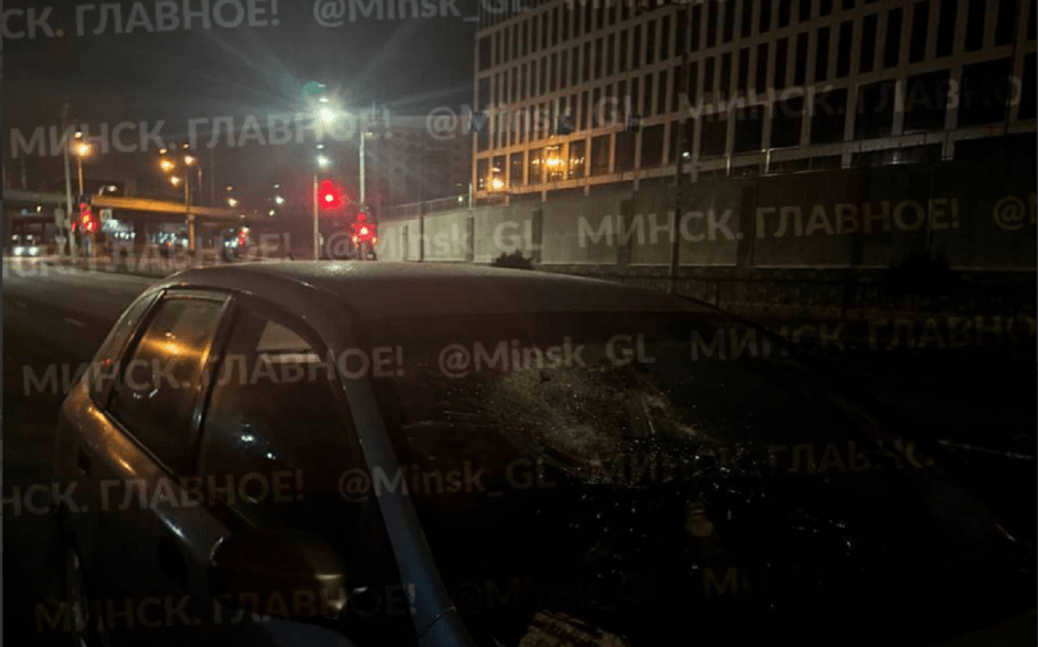 Обломок упал на машину.png