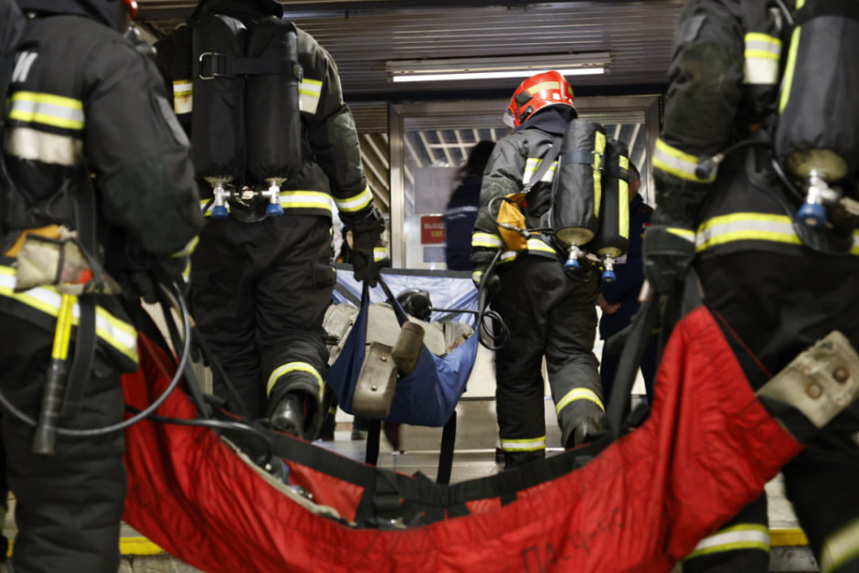 Много дыма и спецтехники. Рассказываем, что произошло ночью на станции метро 