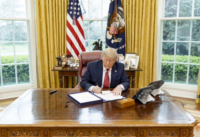 трамп кабинет.png