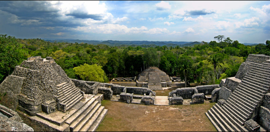 Panorama_atop_Caracol