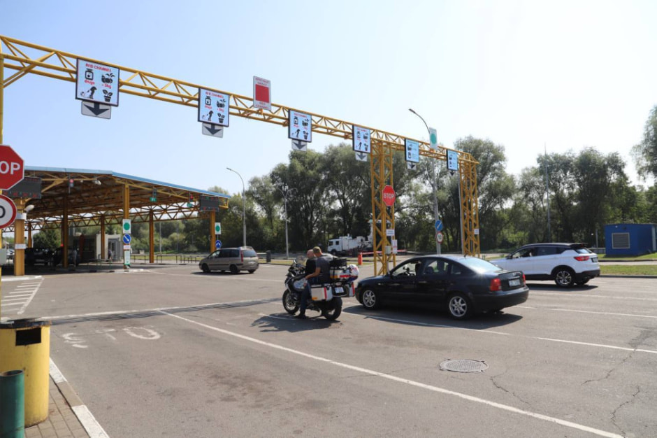 На белорусско-польской границе организовали зону отдыха и поставили фудтрак (4).jpg