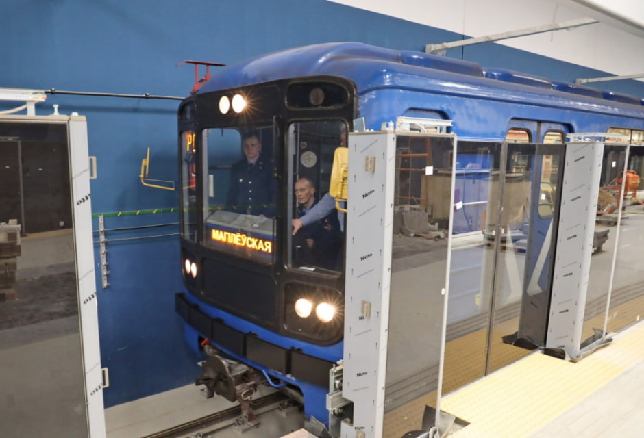 По второму участку Зеленолужской линии метро впервые пустили пробный поезд (5).jpg