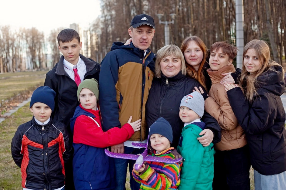 1-Семья Чернюк в полном составе.jpg