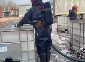 В Минске из фуры вытекла азотная кислота: на предприятие срочно вызывали спасателей