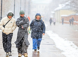 Морозы станут сильнее, ударит снежная крупа. Синоптики объявили штормовое предупреждение для всей Беларуси