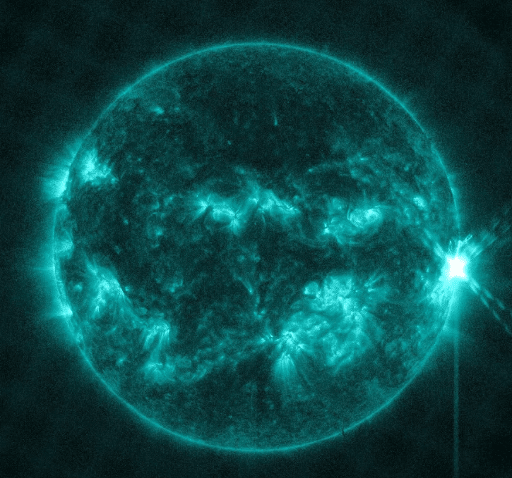 На Солнце произошла самая мощная вспышка за лето.png