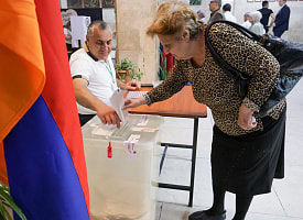 Партия Пашиняна лидирует на выборах в Армении, но набирает меньше 50% голосов