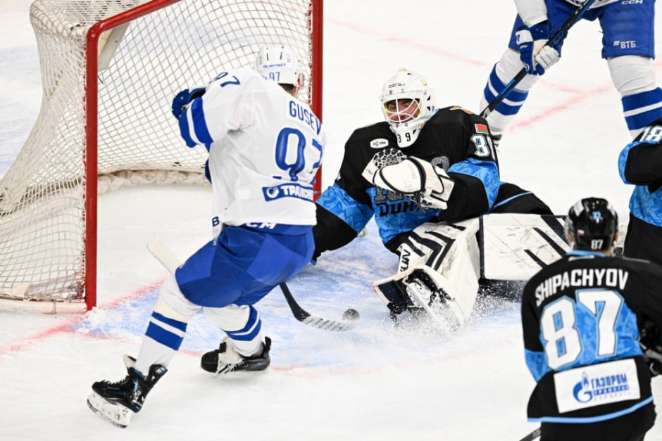 Вратарь Андрей Тихомиров 8.jpg