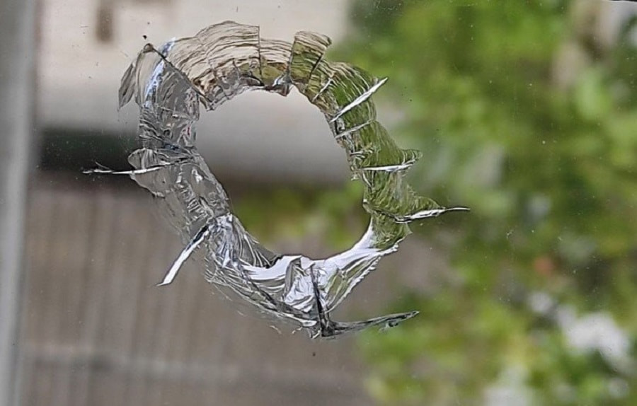 окно после выстрела.jpg