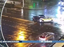 Toyota проехала на красный и столкнулась с Belgee в Минске