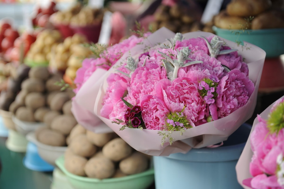 Продаем пионы на Комаровке 9.jpg