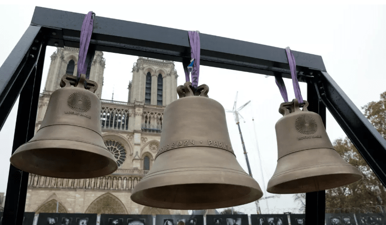 Колокола собора Нотр-Дам-де-Пари впервые зазвонили после пожара.png