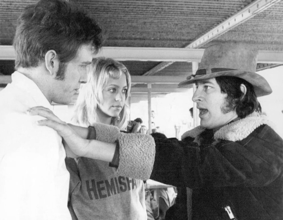 Спилберг на съемках.jpg