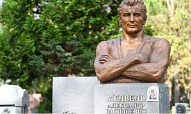 В день рождения Александра Медведя в Минске открыли памятник легендарному борцу