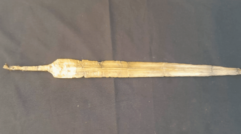 В Египте на раскопках нашли бронзовый меч фараона Рамзеса II (2).png